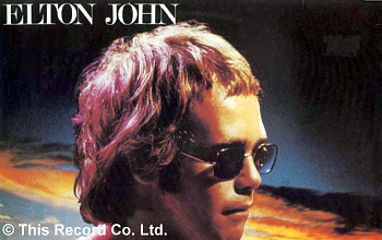 Elton John ist ein Musiker aus England